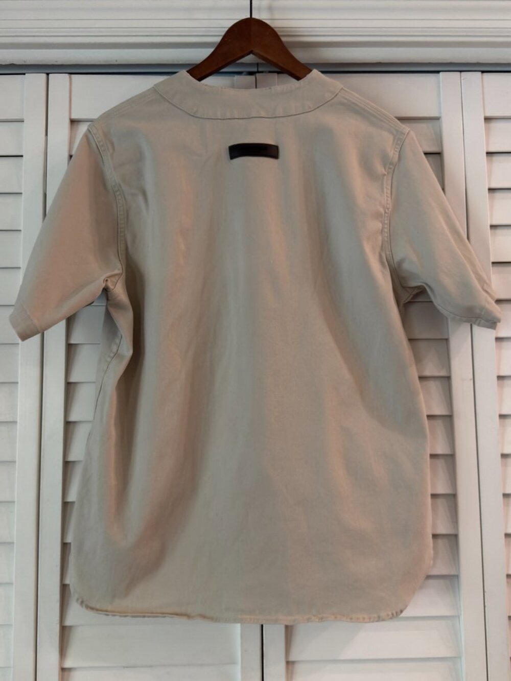 Fear Of God Essentials Women's boy scout Short Sleeve shirt Wheat Large Button - Picture 4 of 7